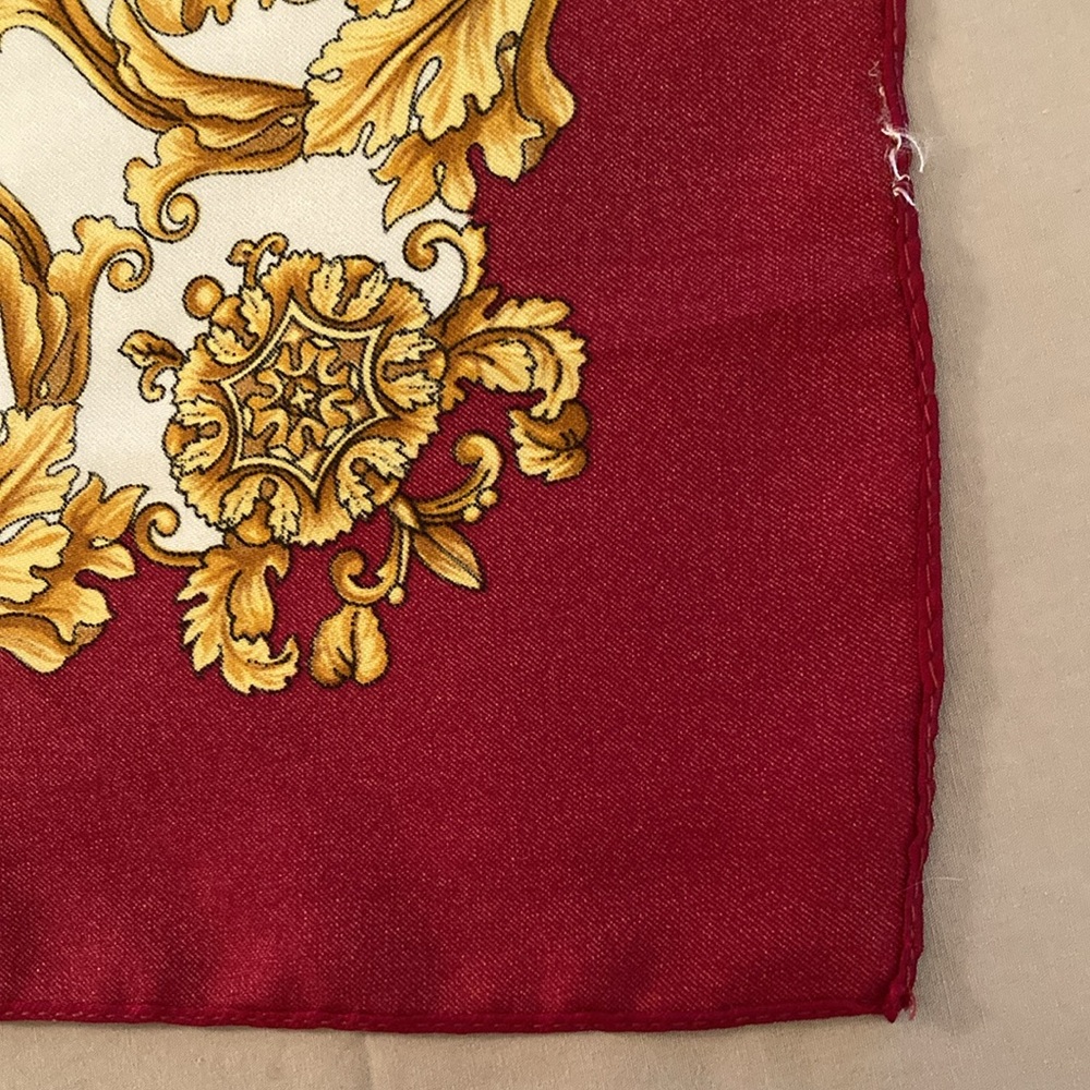 Elegant Red and Gold Baroque Style Scarf - Picture 12 of 15